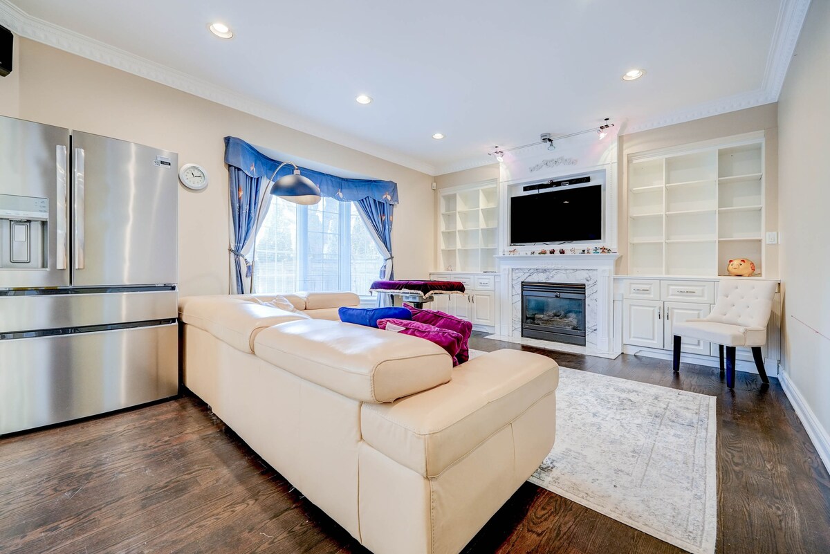 Cozy and spacious home in Richmond Hill