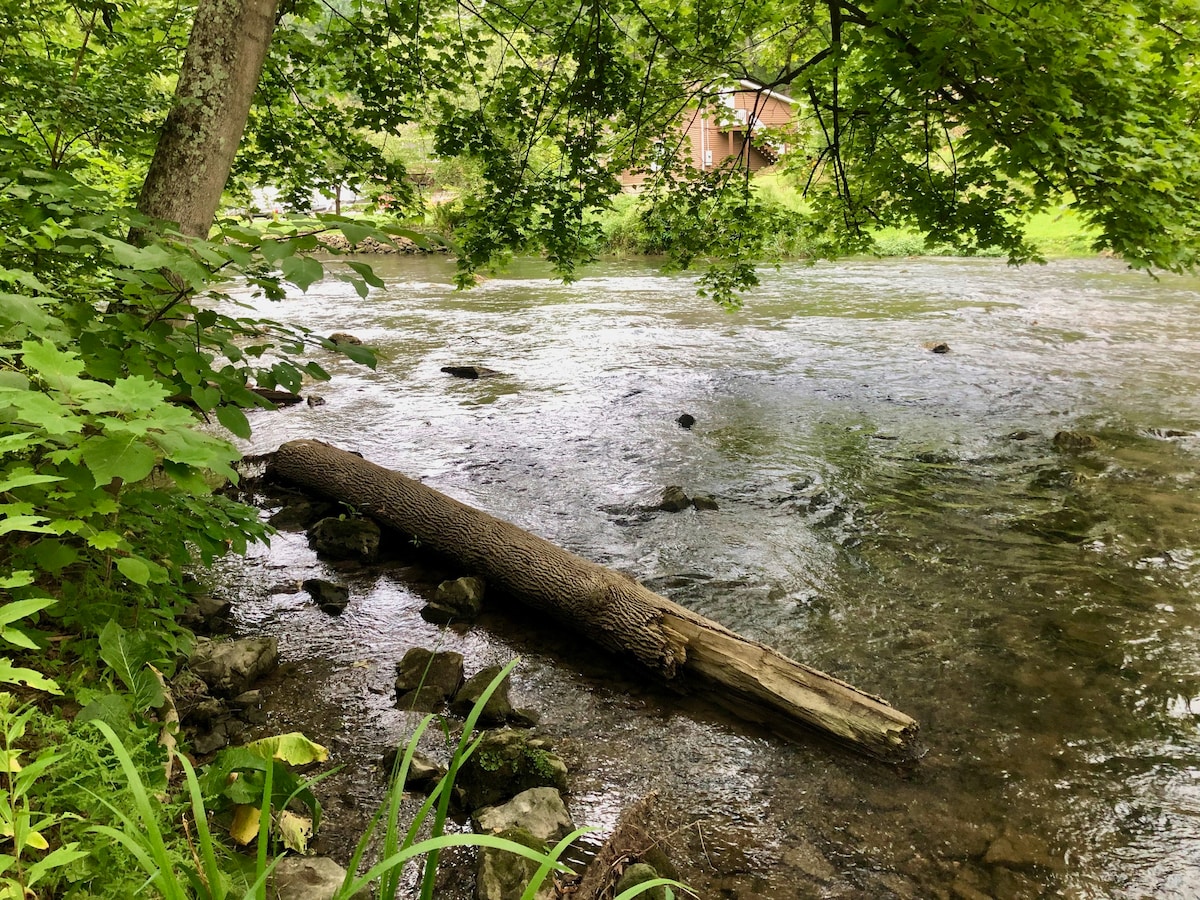 Creekside Cottage Retreat