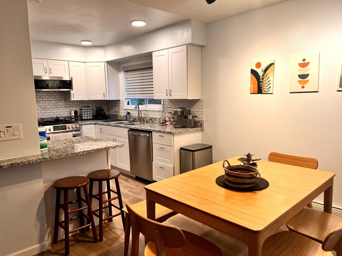 *Airport x Spenard* Stay & Unwind 2 BR 1 BA