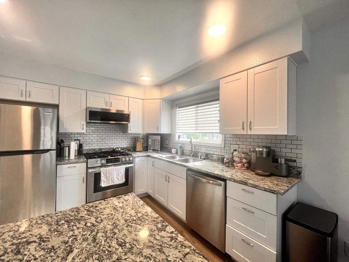 *Airport x Spenard* Stay & Unwind 2 BR 1 BA