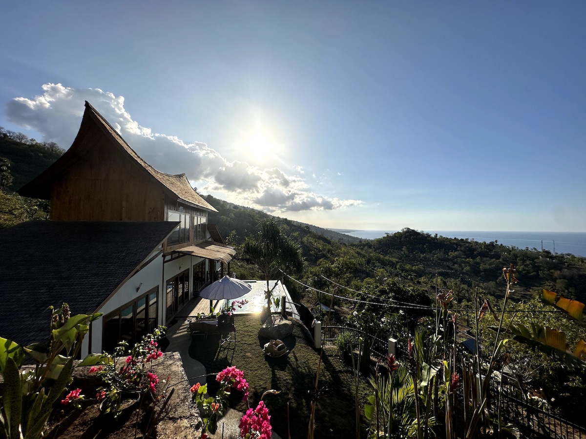 Hillside "Chalet di Lipah" with panoramic views