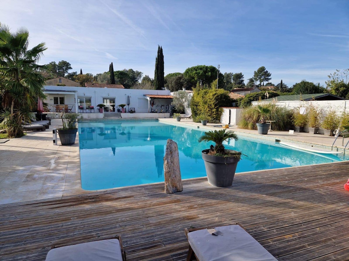 chalet climatise avec piscine/jacuzzi en Provence