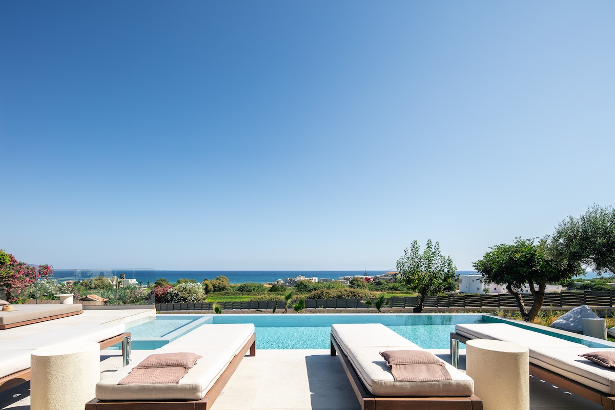 Sea view, Heated pool, Fire pit, 500m to the beach