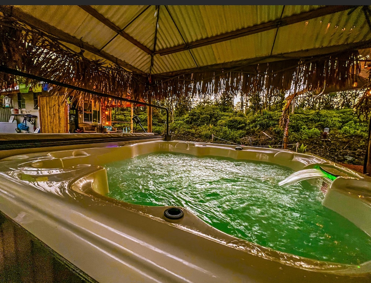 2 Tiki Hut Retreat Cabins ，带私人按摩浴缸绿洲