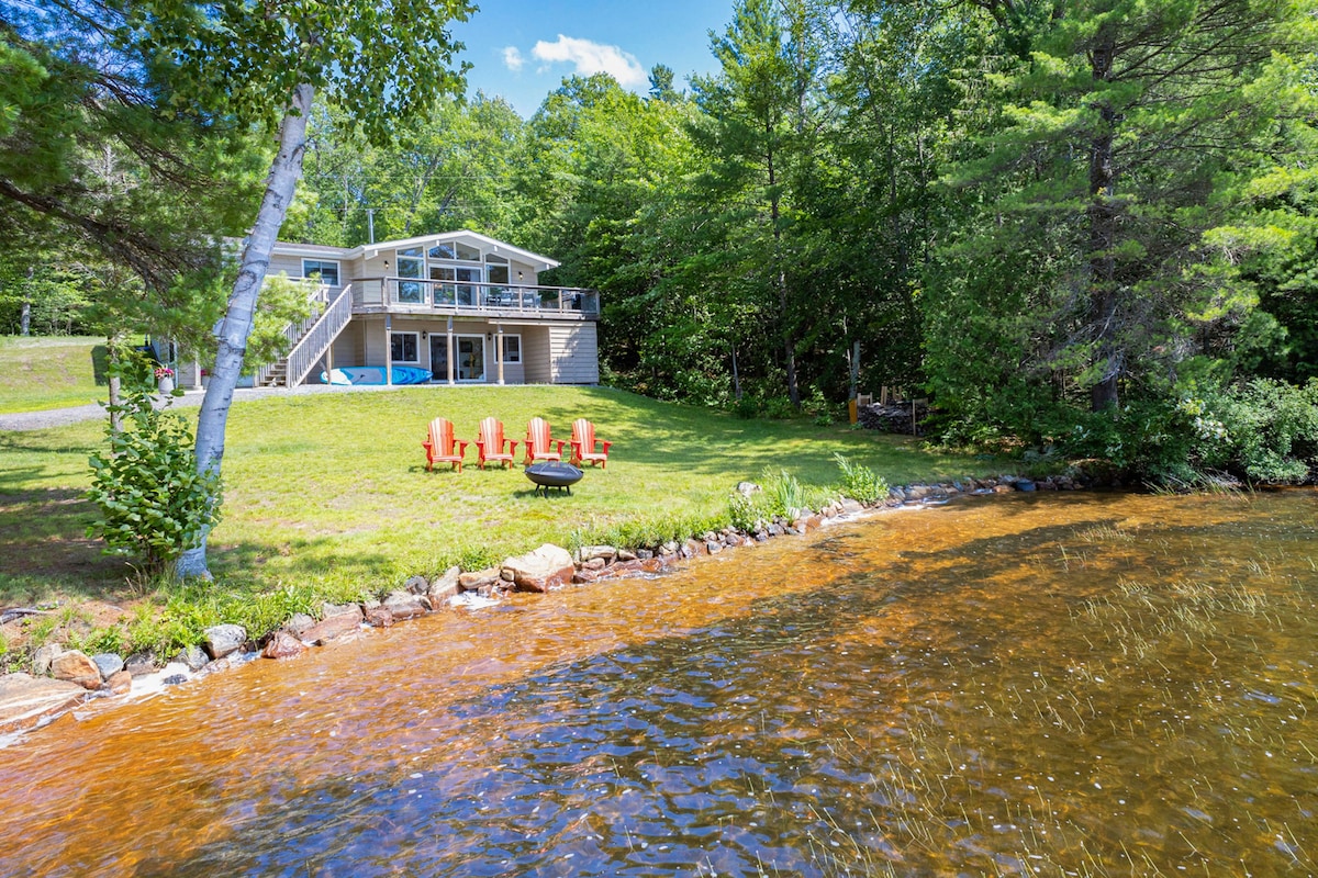 Lakeside Cottage, Unlimited Wi-Fi Smart TVs & BBQ