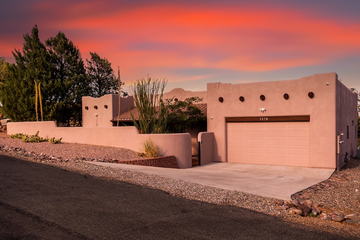 Private Oasis | Hot Tub, Chefs Kitchen, & Views