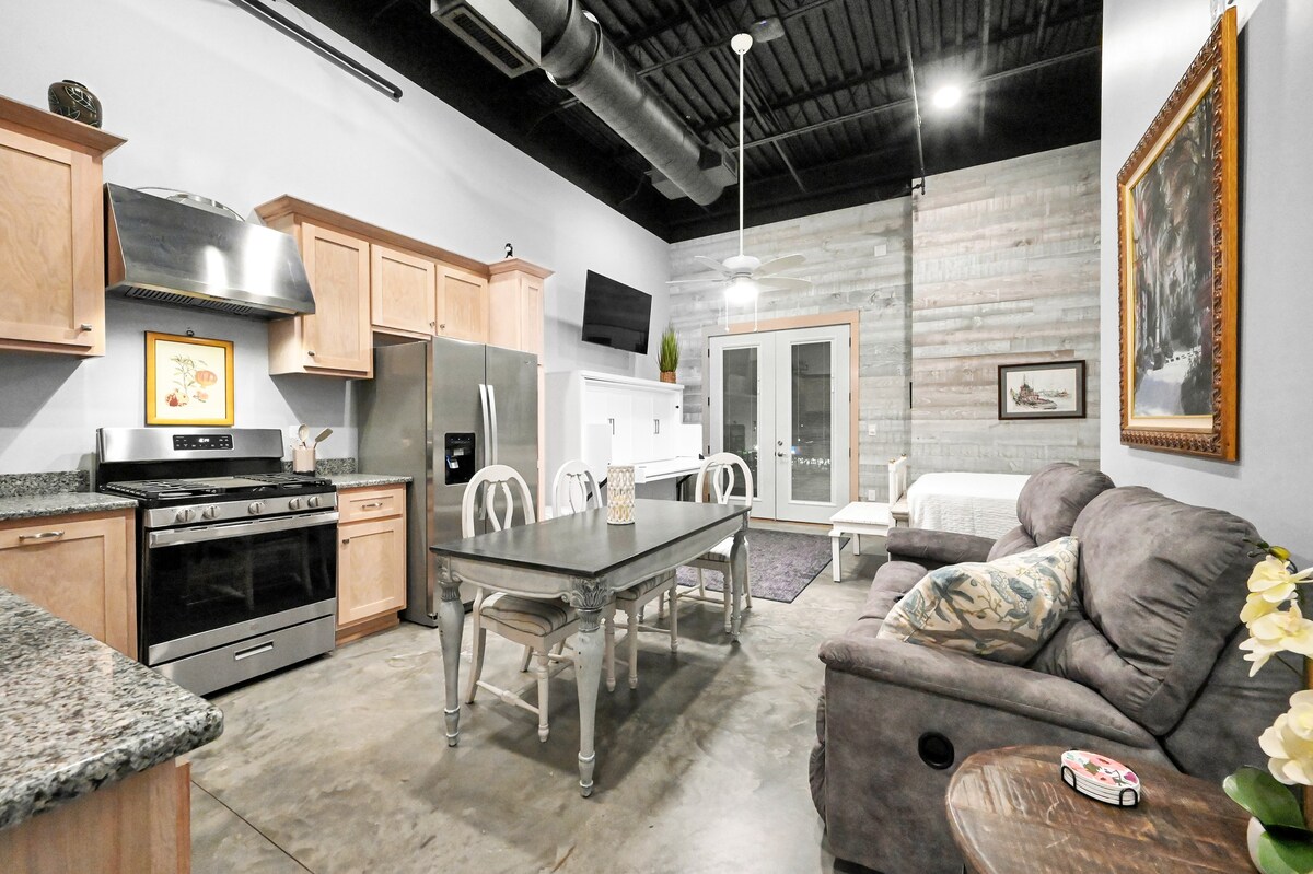 Loft Condo in Heart of Cullman / Sleeps 4