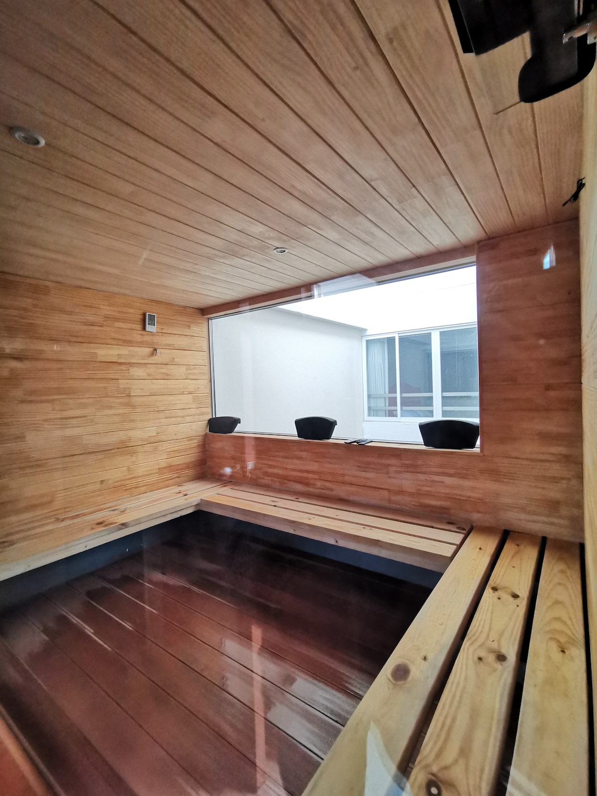 Luxury Apartment with Pool, Jacuzzi and Sauna