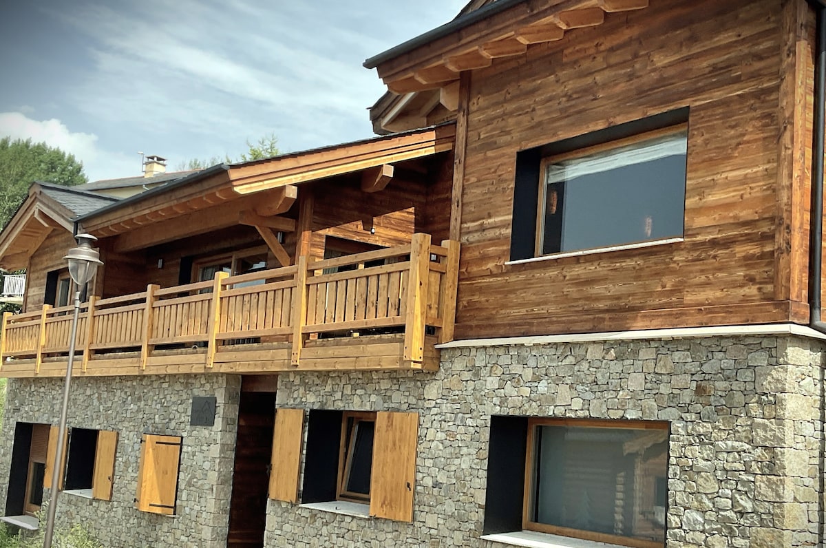 Chalet Kusi Wasi a 5* luxury home in the Pyrénées