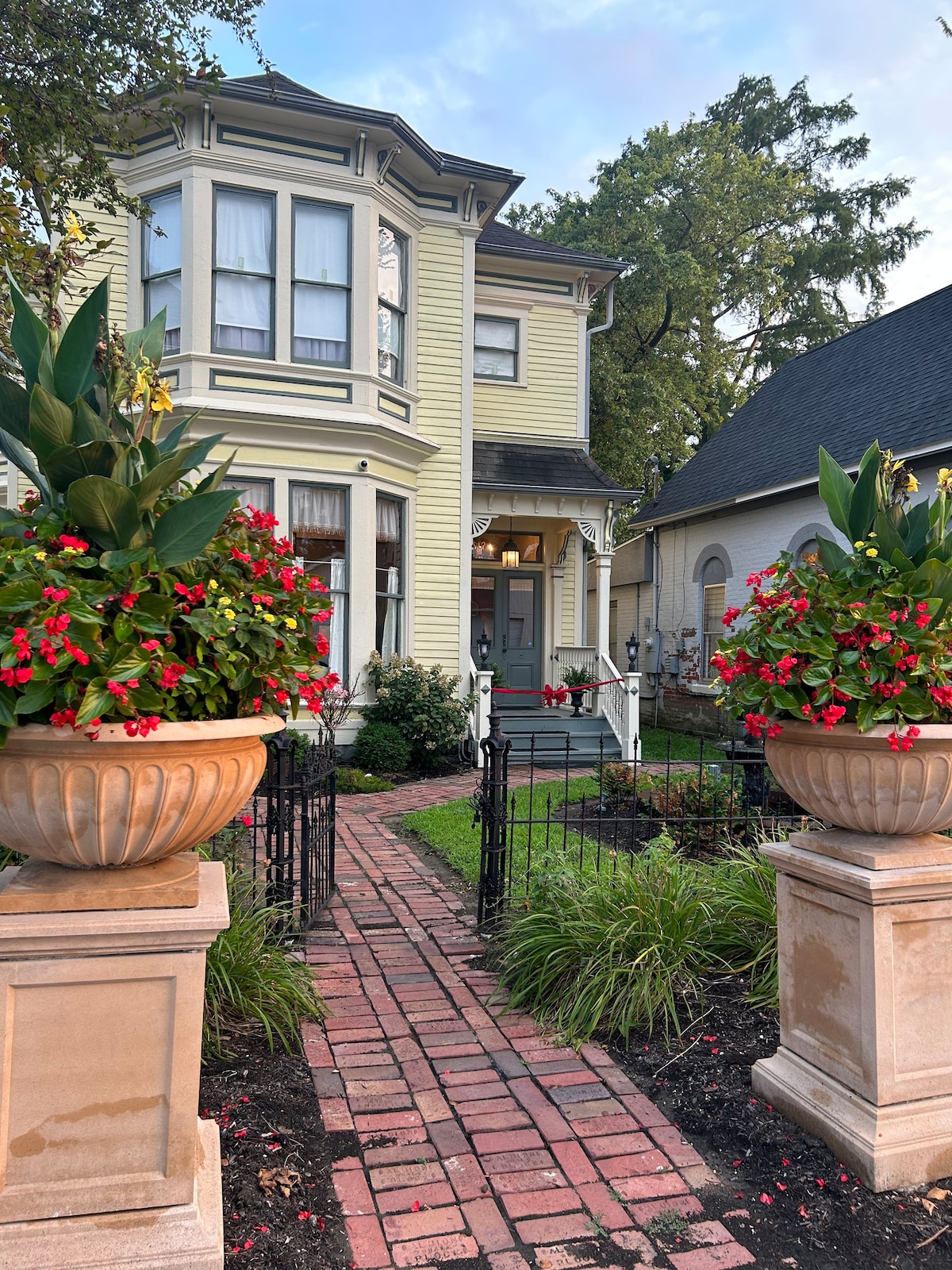 Historic Hull House Inn Adeline Rose Room - DHH