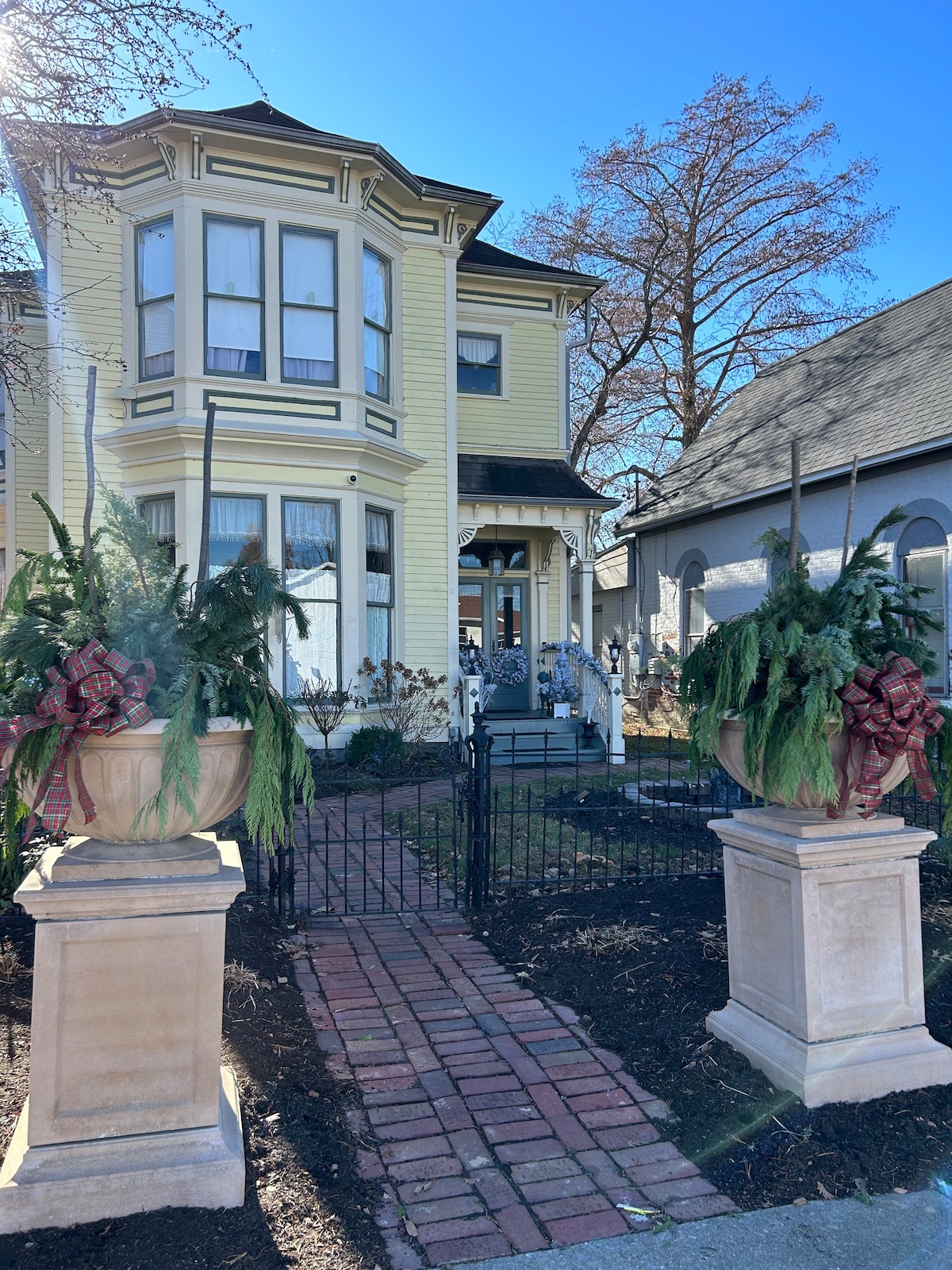 Historic Hull House Inn Adeline Rose Room - DHH