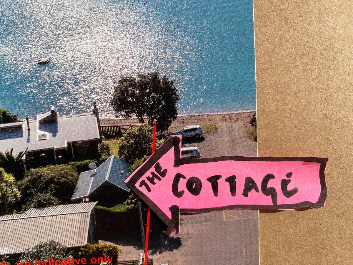 Self-contained 3 room Mahurangi West cottage.