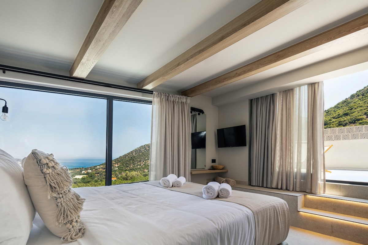 Luxury Villa with Sea Views, Fire Pit & near beach