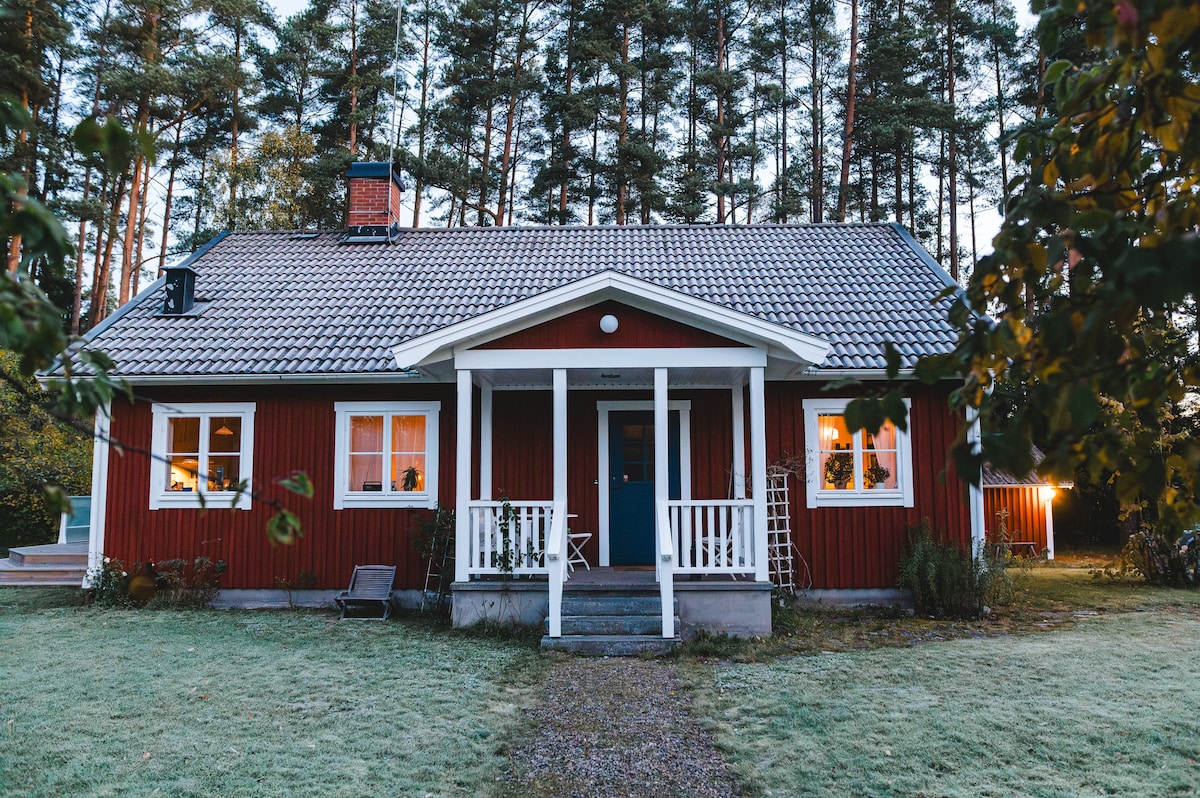 Rymligt hus intill fina vandringsleder