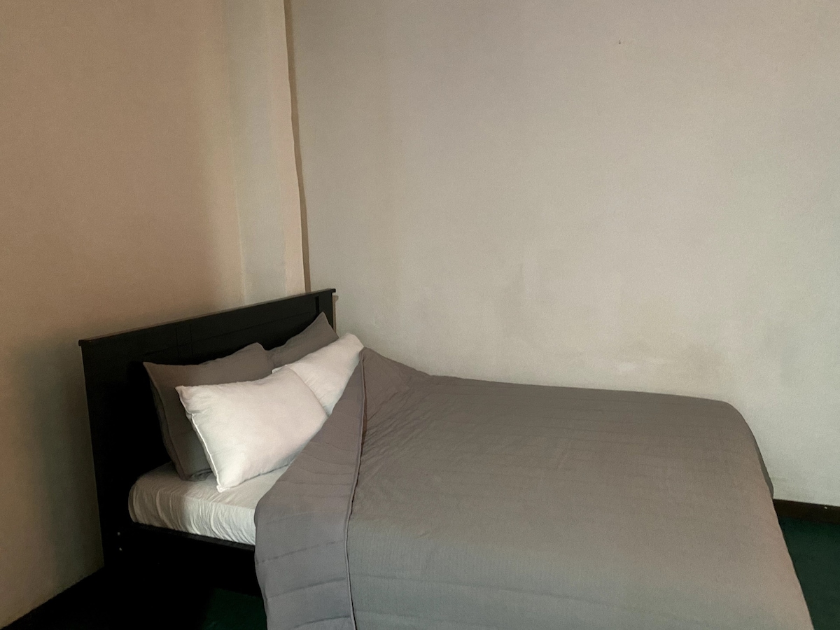 Entire Apt inSanta Ana 20 minutes from the Airport