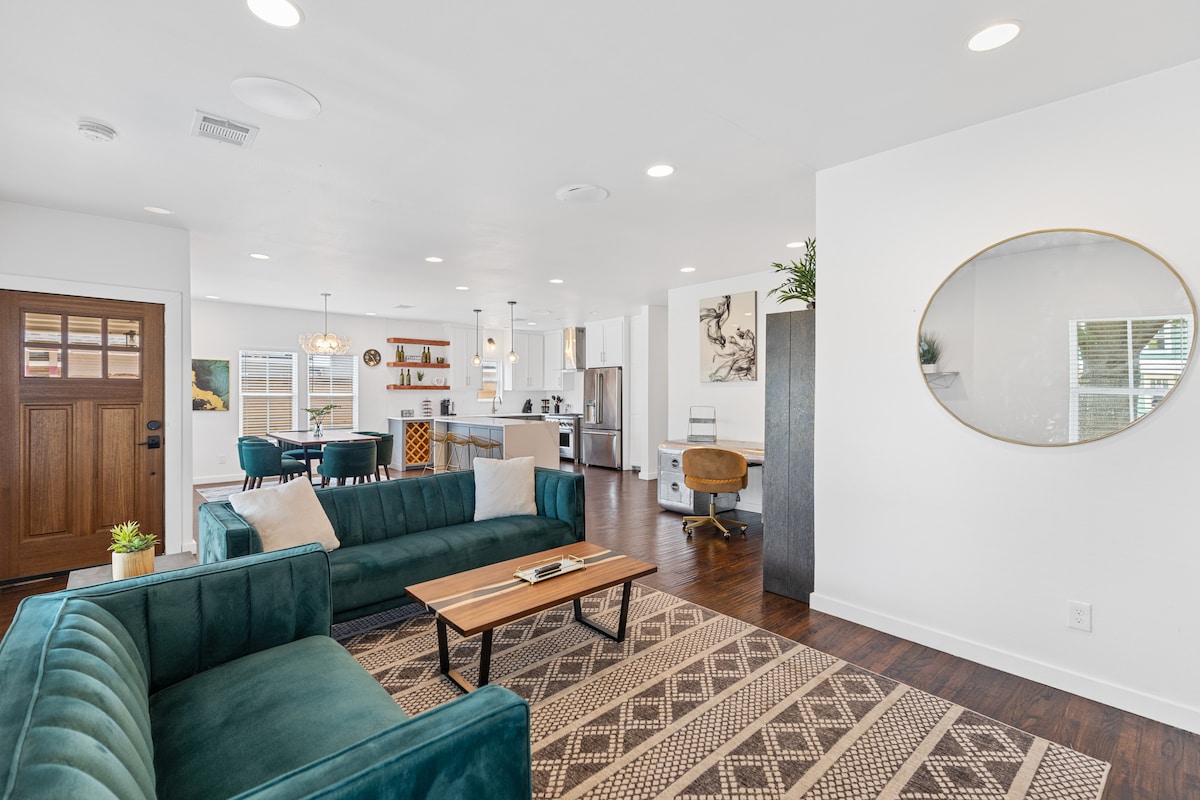 Modern | Sleek 3BR Home - Bishop Arts District