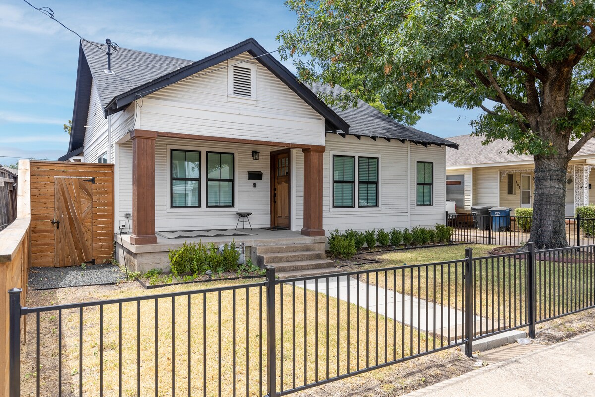 Modern | Sleek 3BR Home - Bishop Arts District