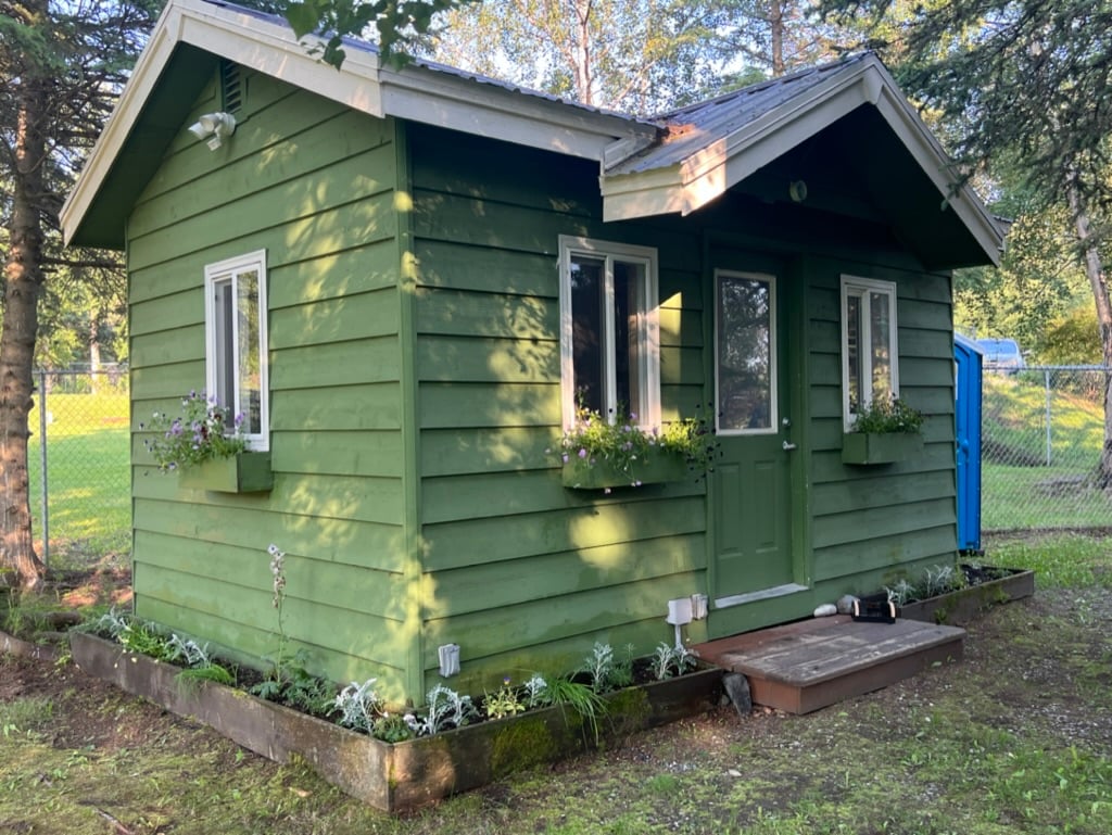 Dry Cabin in South Anchorage!