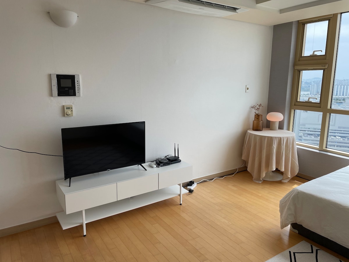 NEW) Sinyongsan stn 3min/city, river view/Netflix