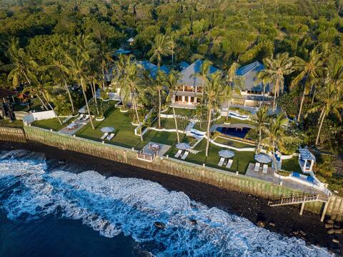 Stunning Ocean-front Sanctuary In Tulamben!