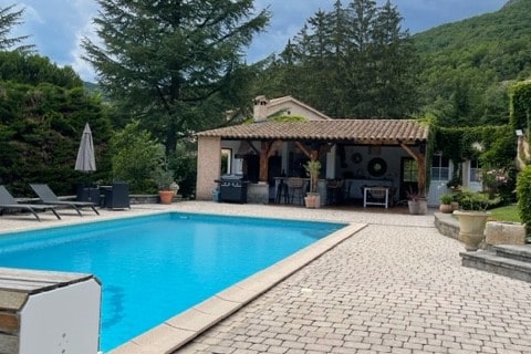 Villa,5ch,piscine,jardin,parking