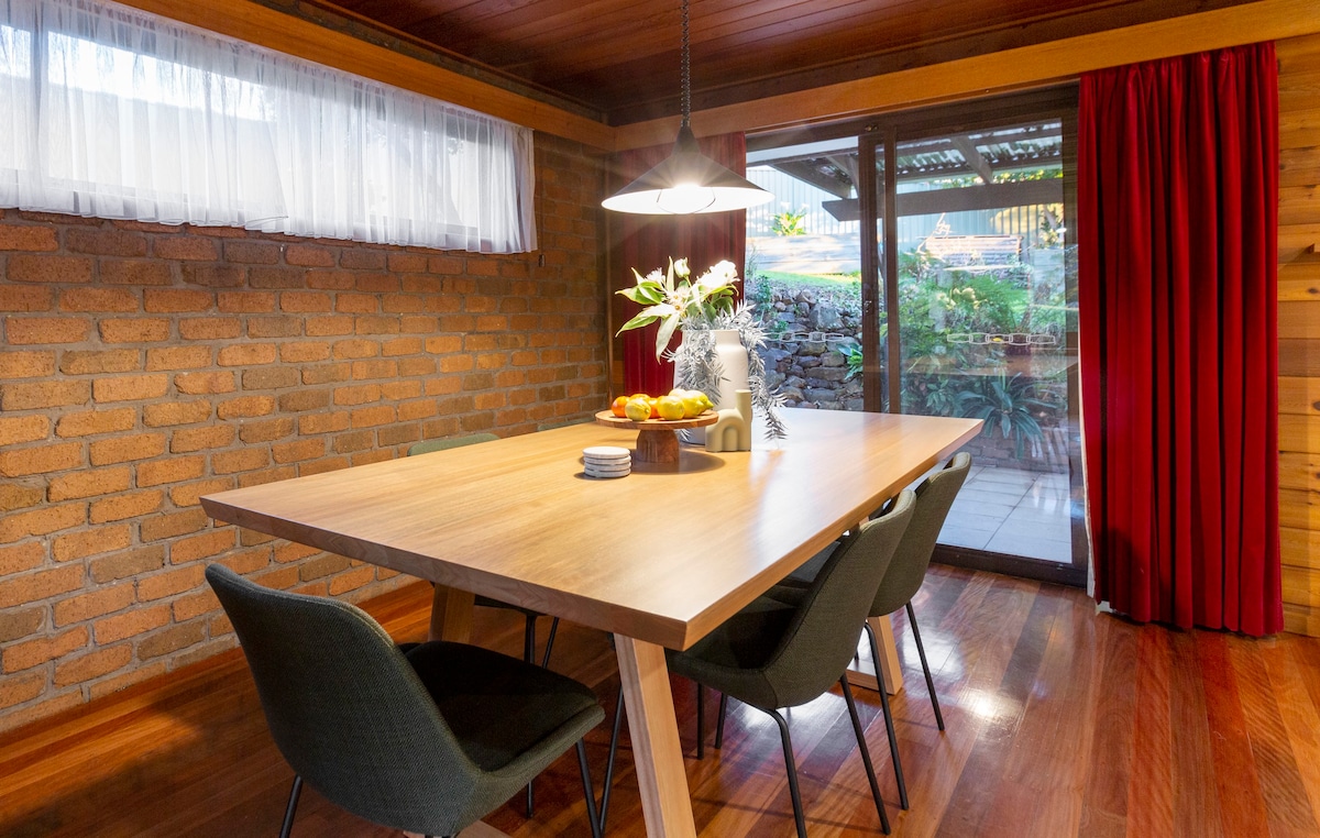 Sunset Chalet Boronia: 4BR Family Home w Ping Pong