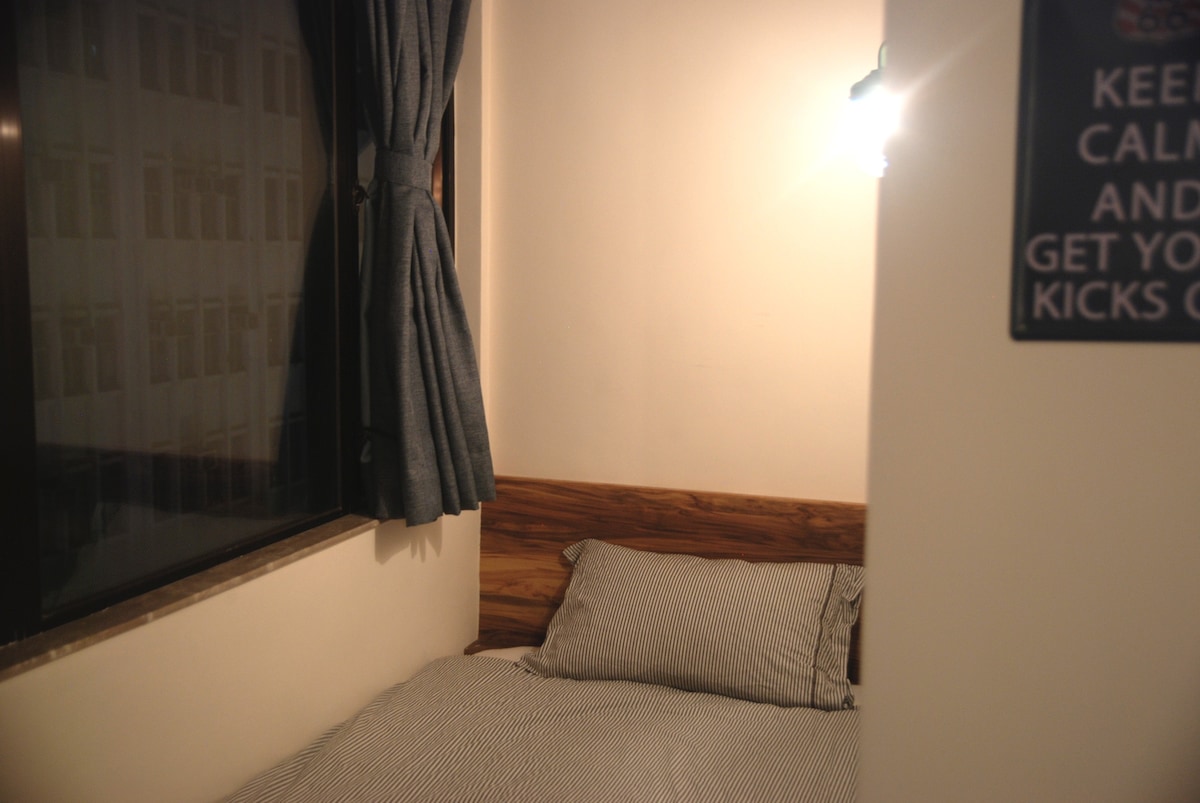 舒适的2 +1双床房，位于约旦地铁站