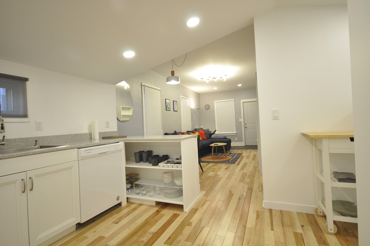 Cozy Modern 2BR Downtown House