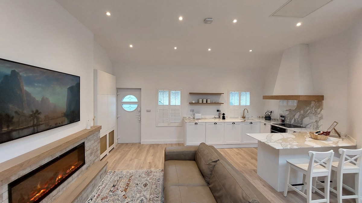 Stunning Remodeled Cottage in Dalkey Town