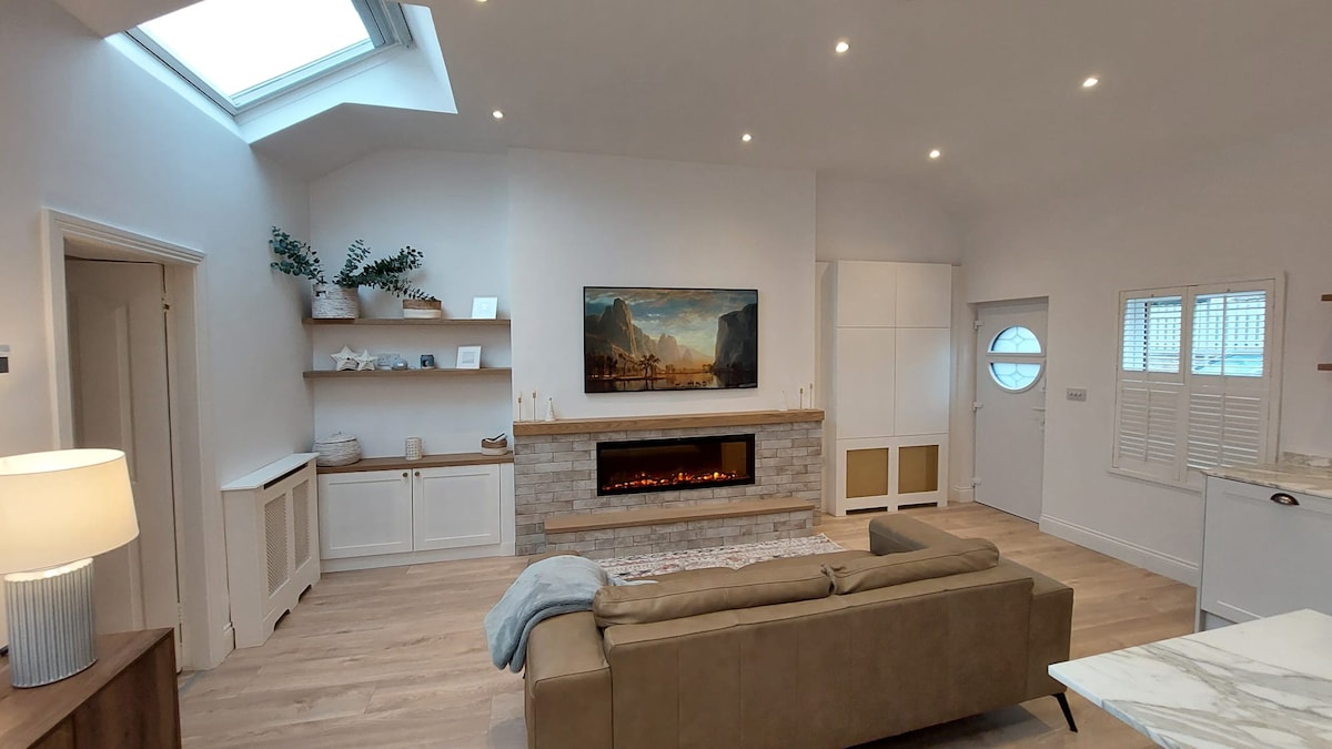 Stunning Remodeled Cottage in Dalkey Town