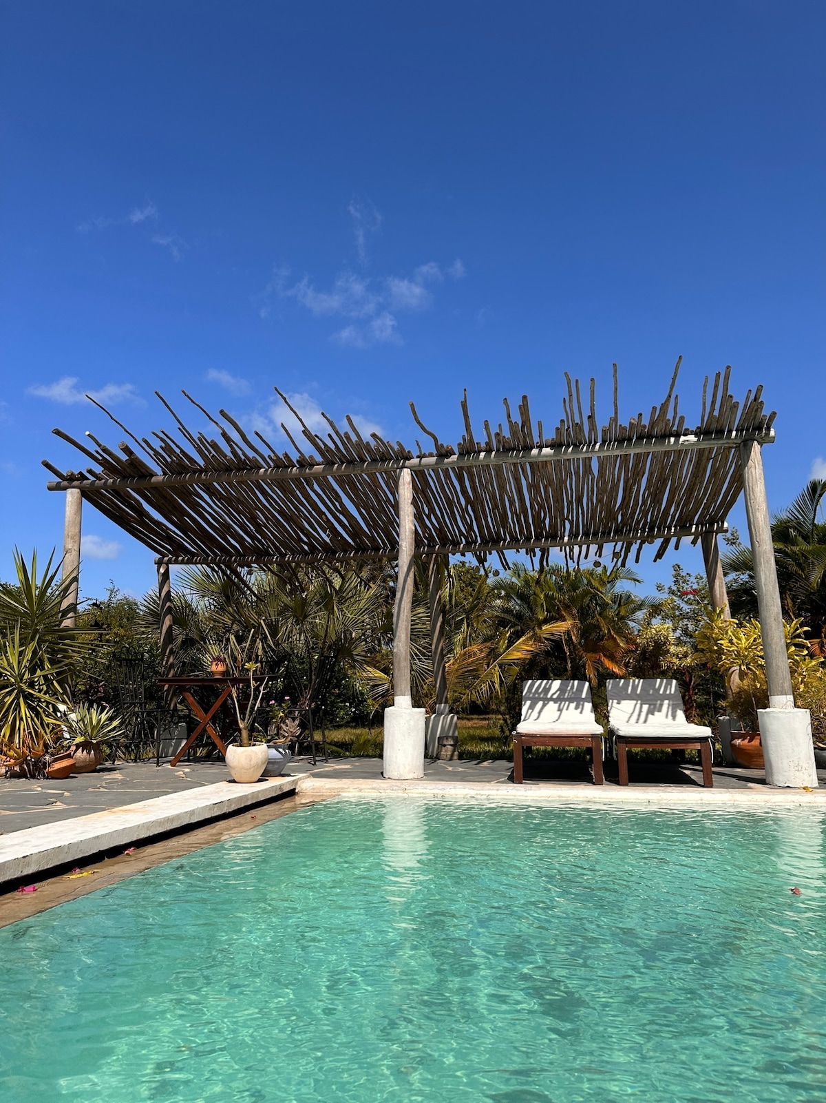 Beautiful house with pool near the beach