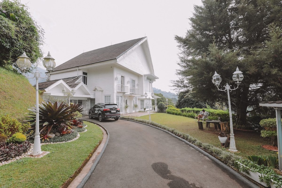 5BR Villa | Puncak | Luxury | Karaoke | by Sakala