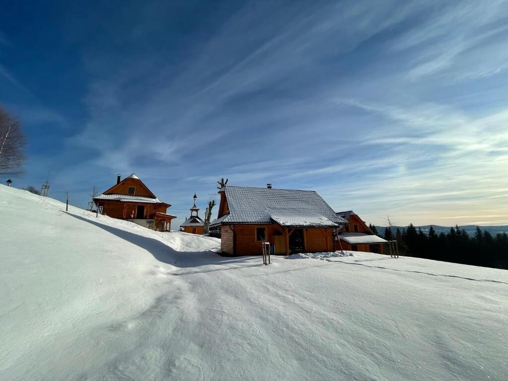位于Beskydy山脉中心地带风景如画的Beneška度假木屋