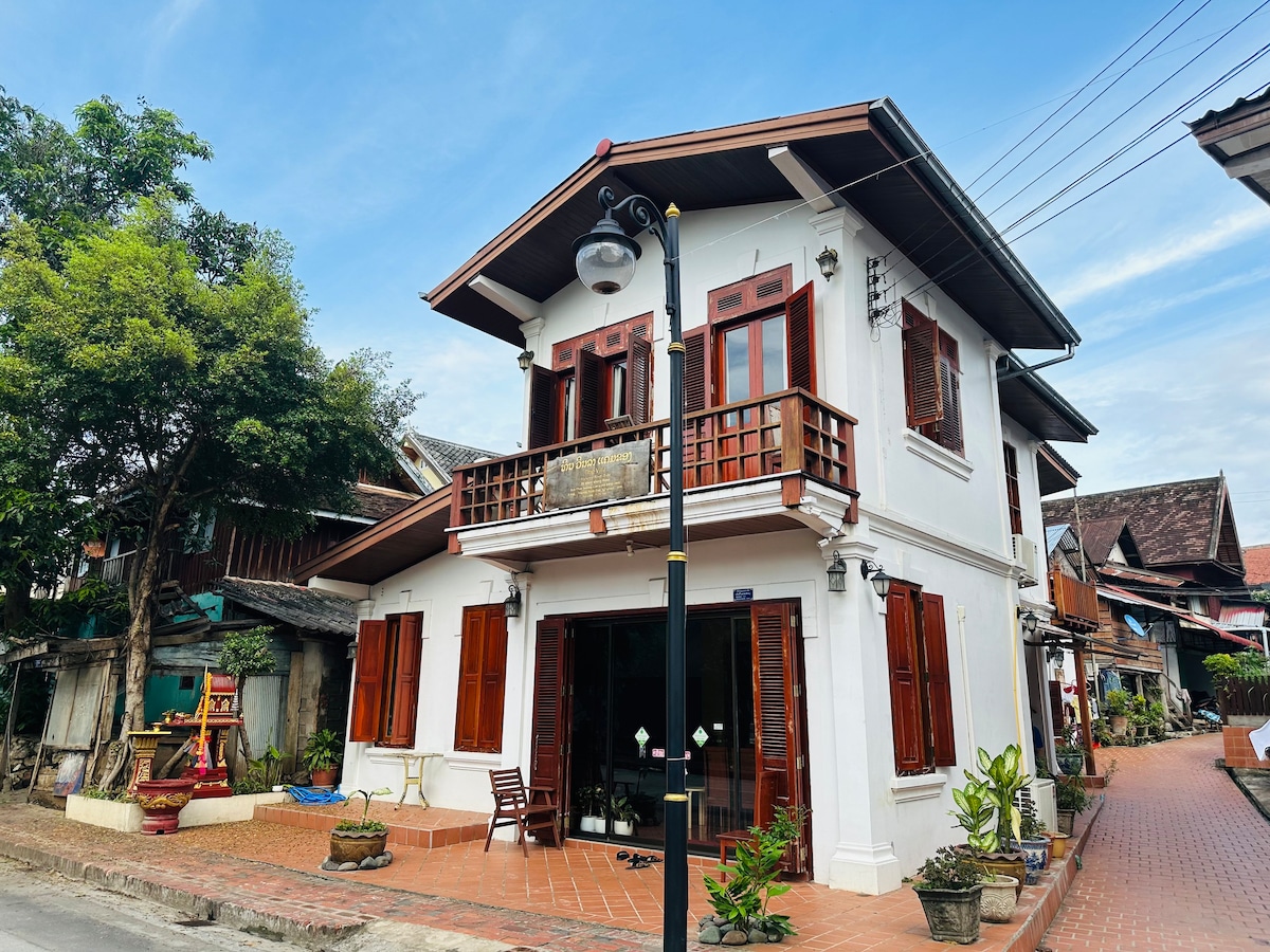 Luxury Family Suite River View at Villa Phonethip