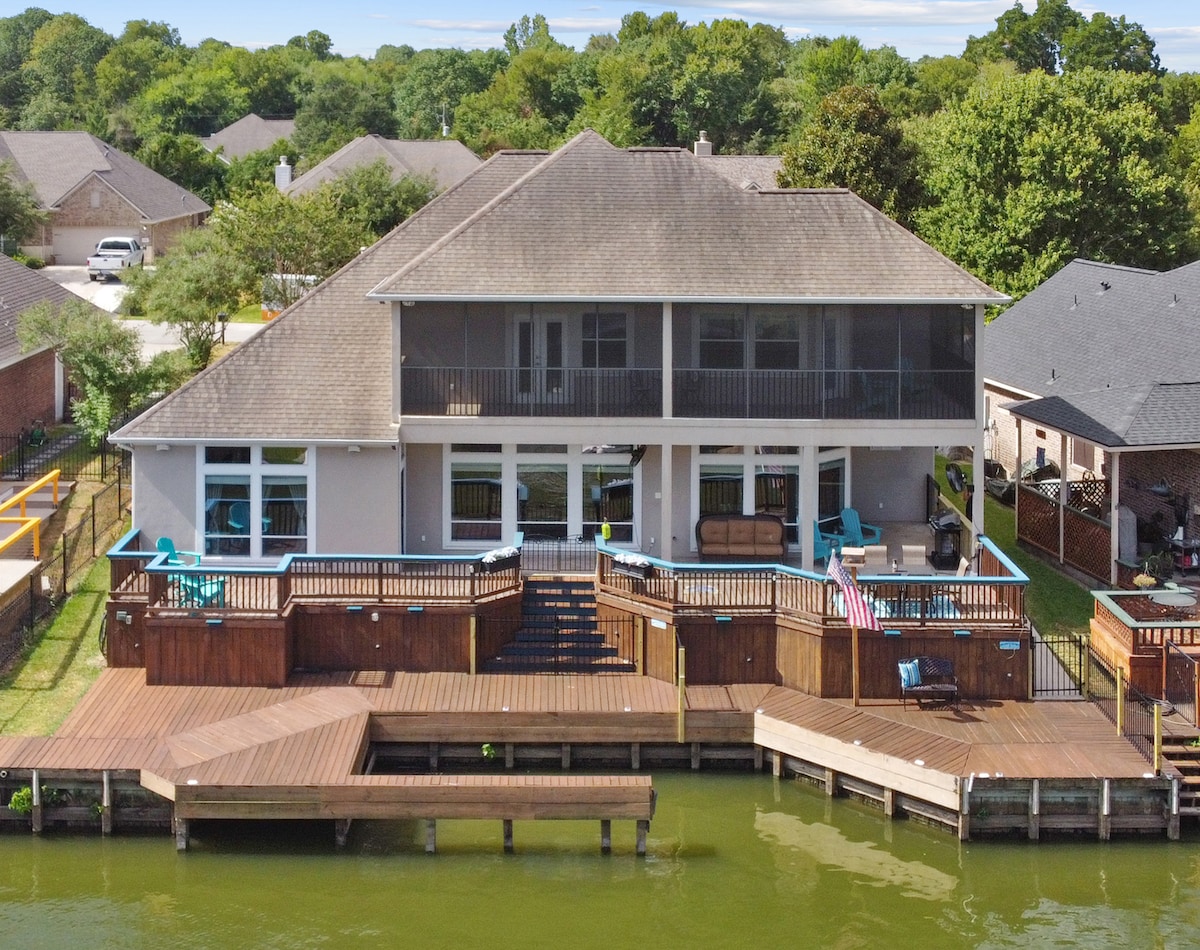 *Lake-It-Easy Spacious & Private Lakefront Retreat