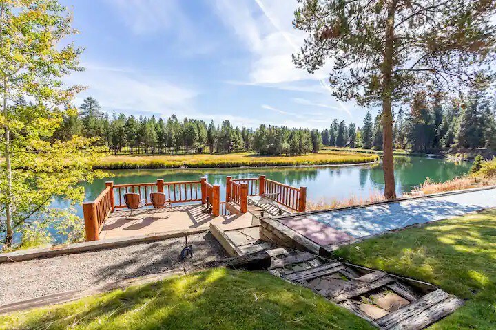 Log Home Estate on an acre of Deschutes Riverfront