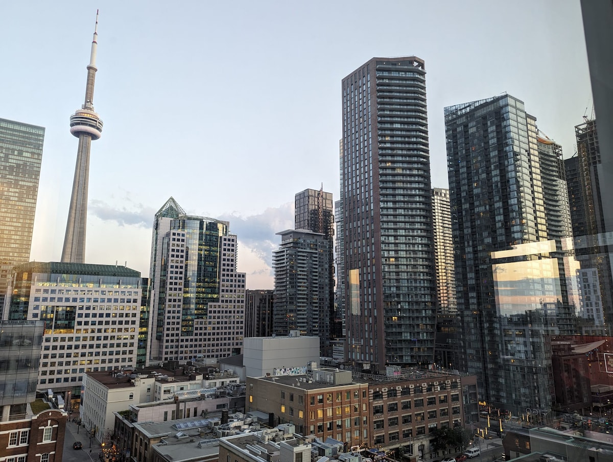 ROOM in Sunset CN-Tower city condo