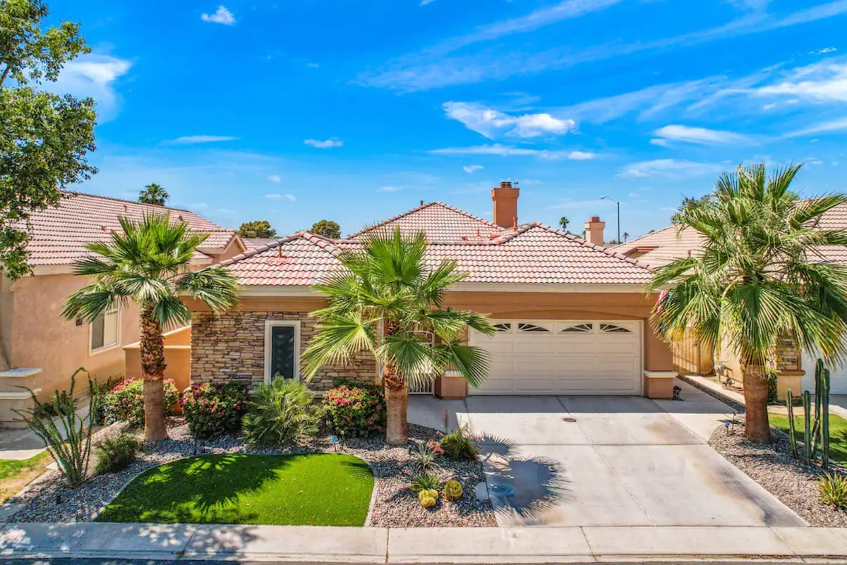 Cozy Casita w/ Salt water Pool, Jacuzzi & Tennis