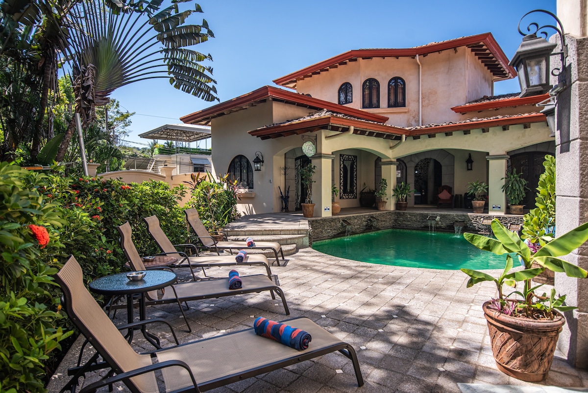 Lush villa retreat w/pool, steps away from beaches