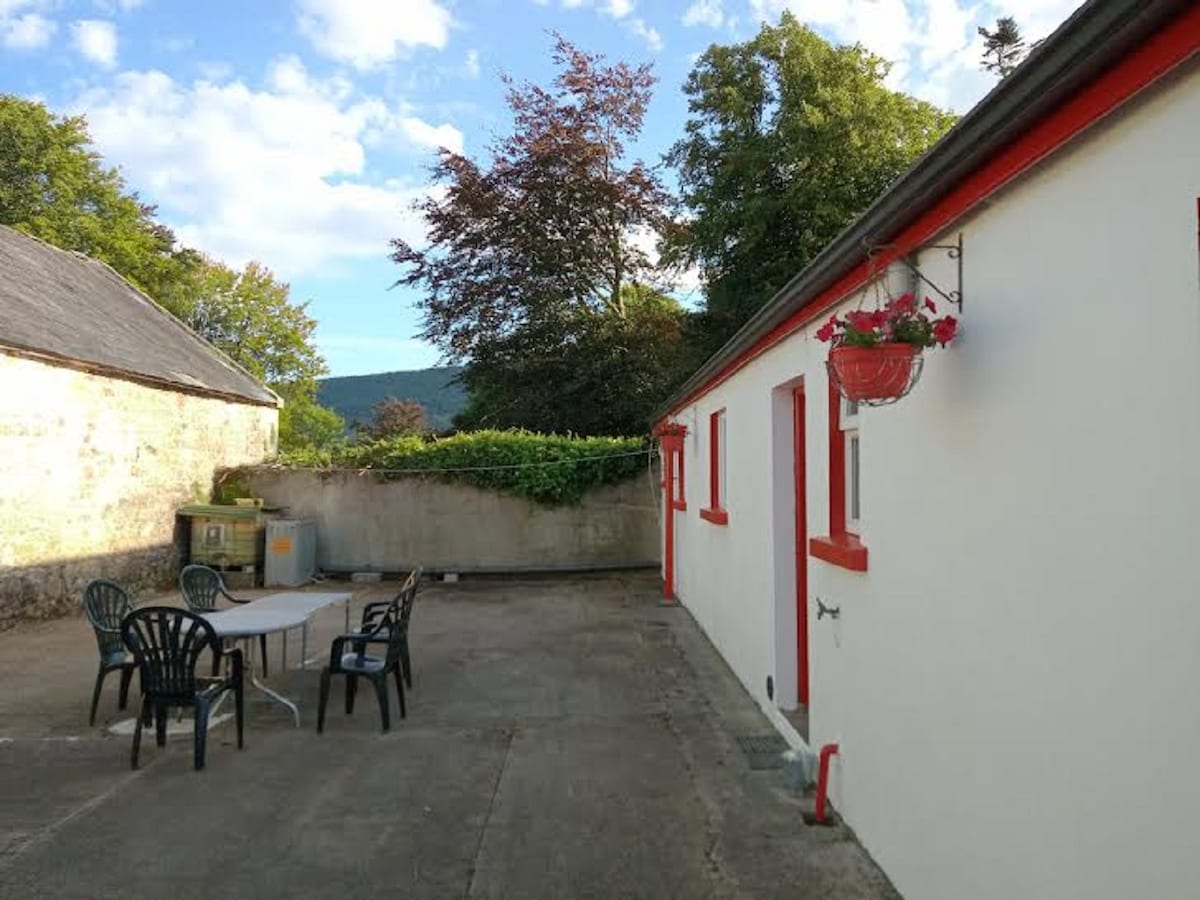 The Hatchery (Sleeps 5, Parking, near Tipp town)