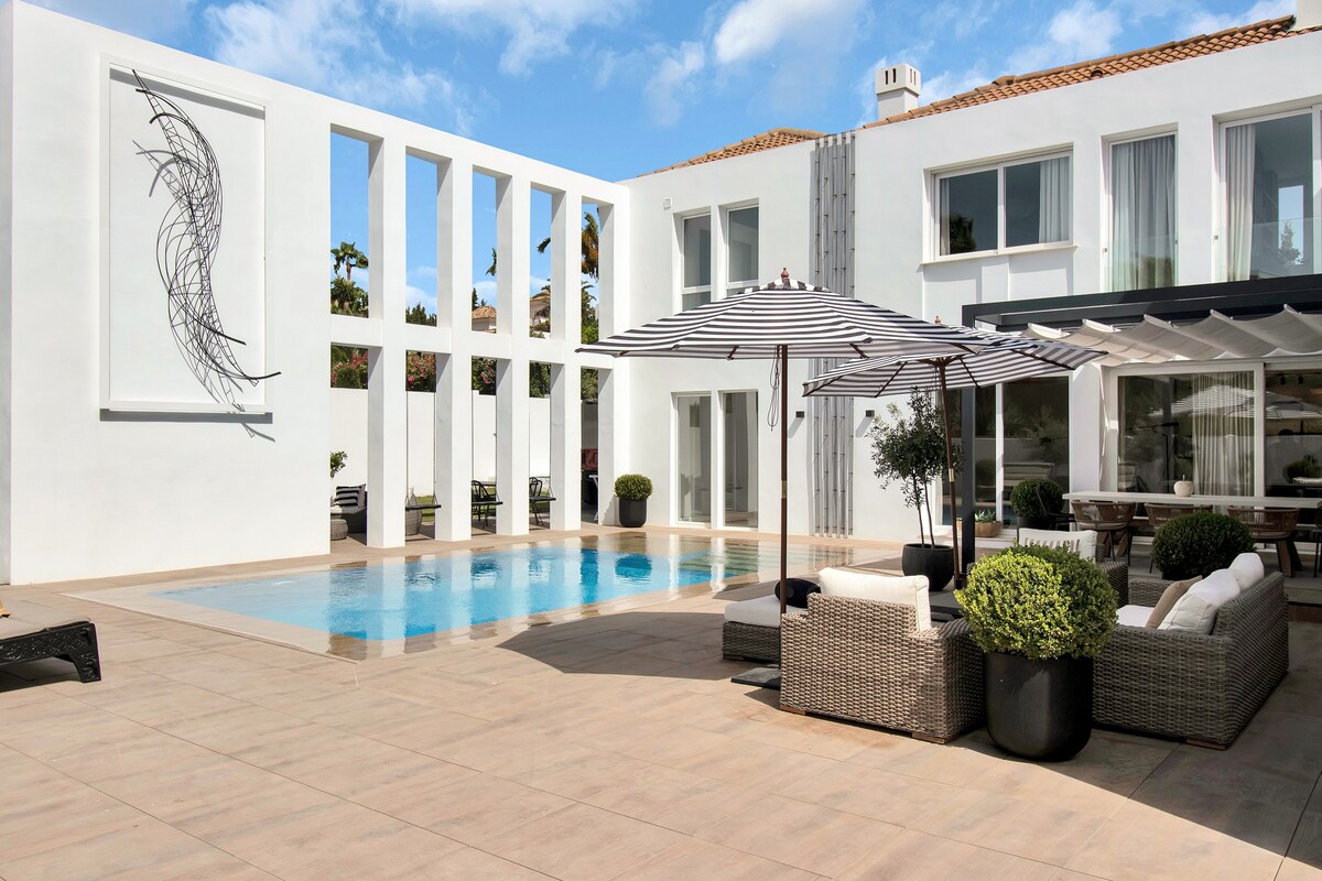 Villa con piscina, jacuzzi, bbq en Nueva Andalucia