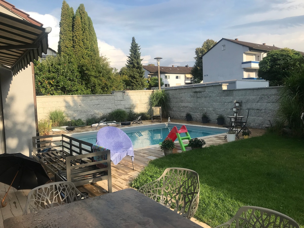 Ruhige Wohnung mit Poolblick