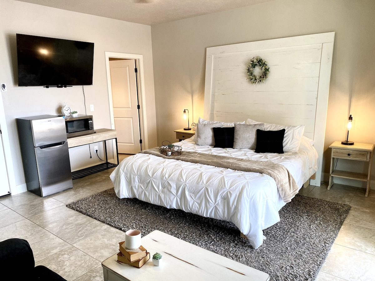 Utah Oasis: Private Master Bedroom + Private Bath
