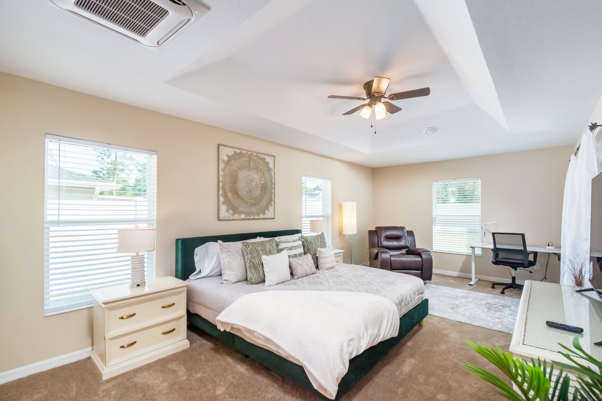 Cozy 3BR Central FL Charmer, Large Private Lanai
