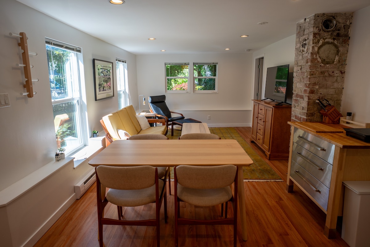 Bright central ground level suite in East Van