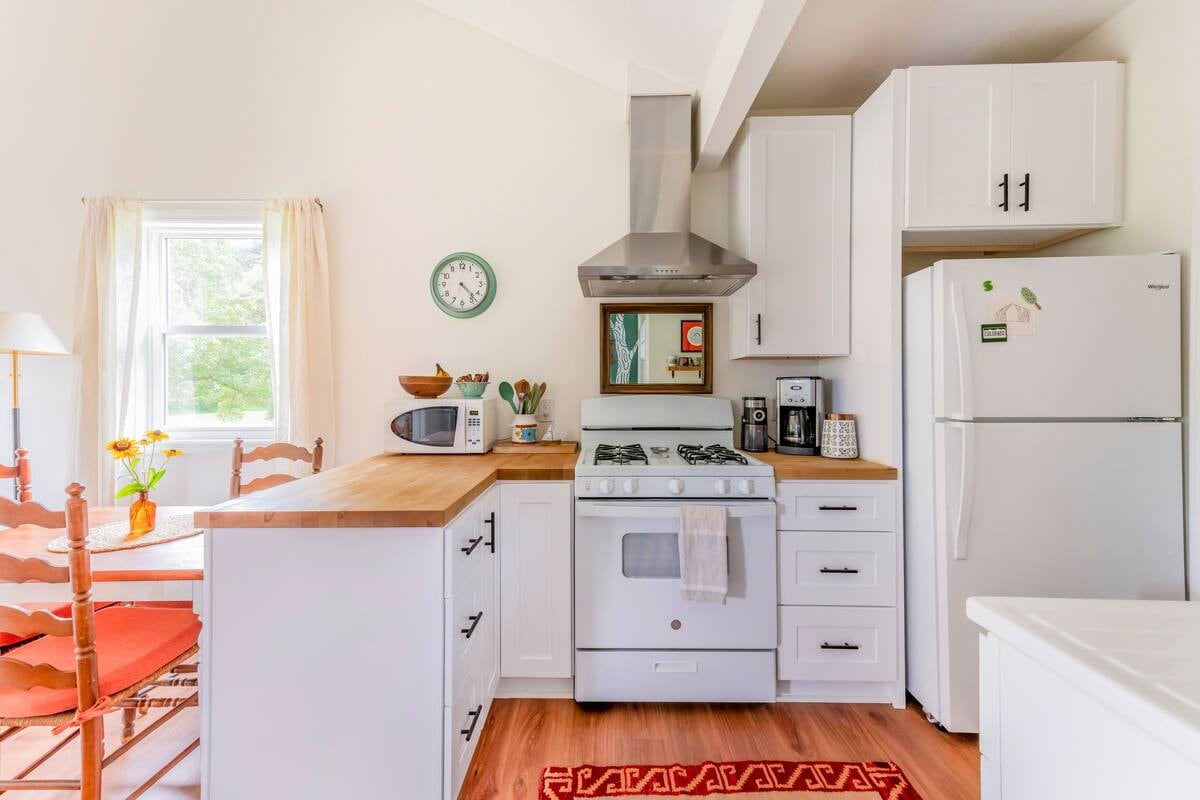Delightfully Durham: Guesthouse with Kitchen!