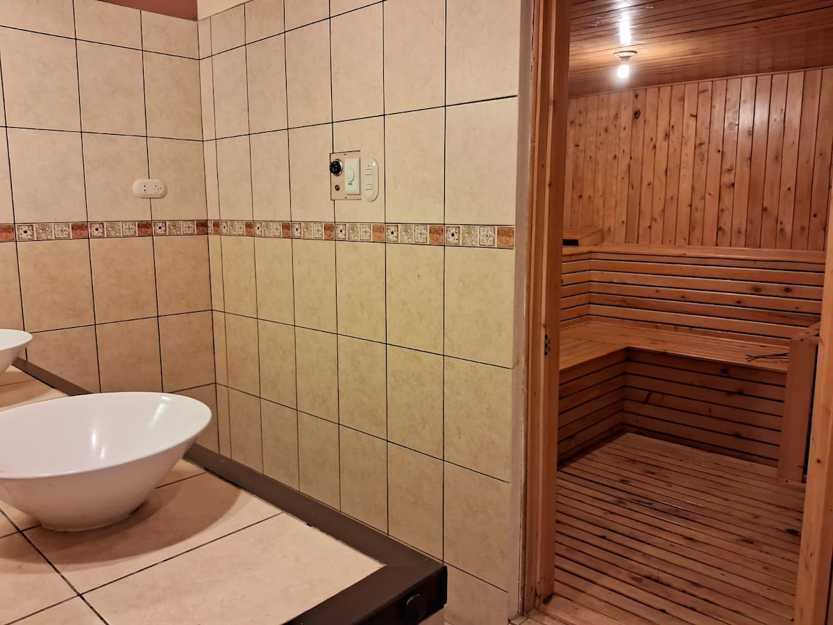 Room 4C8 Access to Jacuzzi/Gym/Sauna