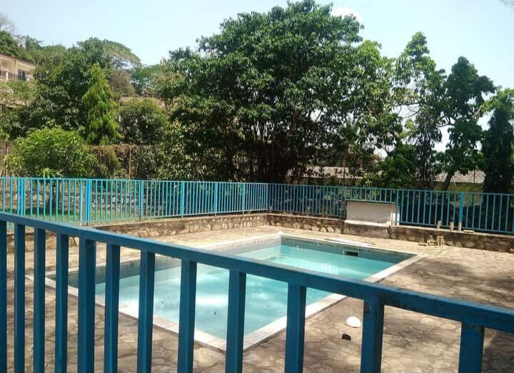 My little Bangui House with pool