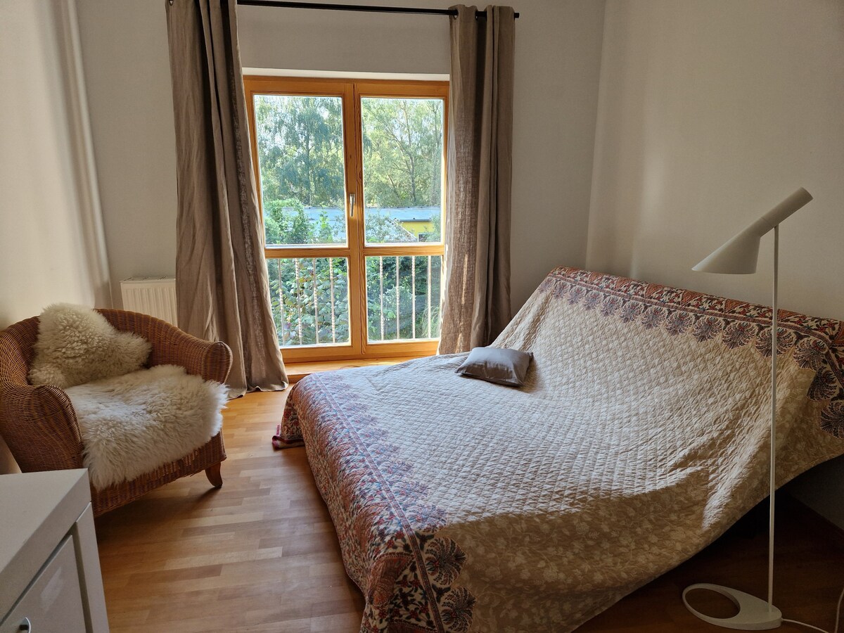 Bright room in beautiful house next to Havel river