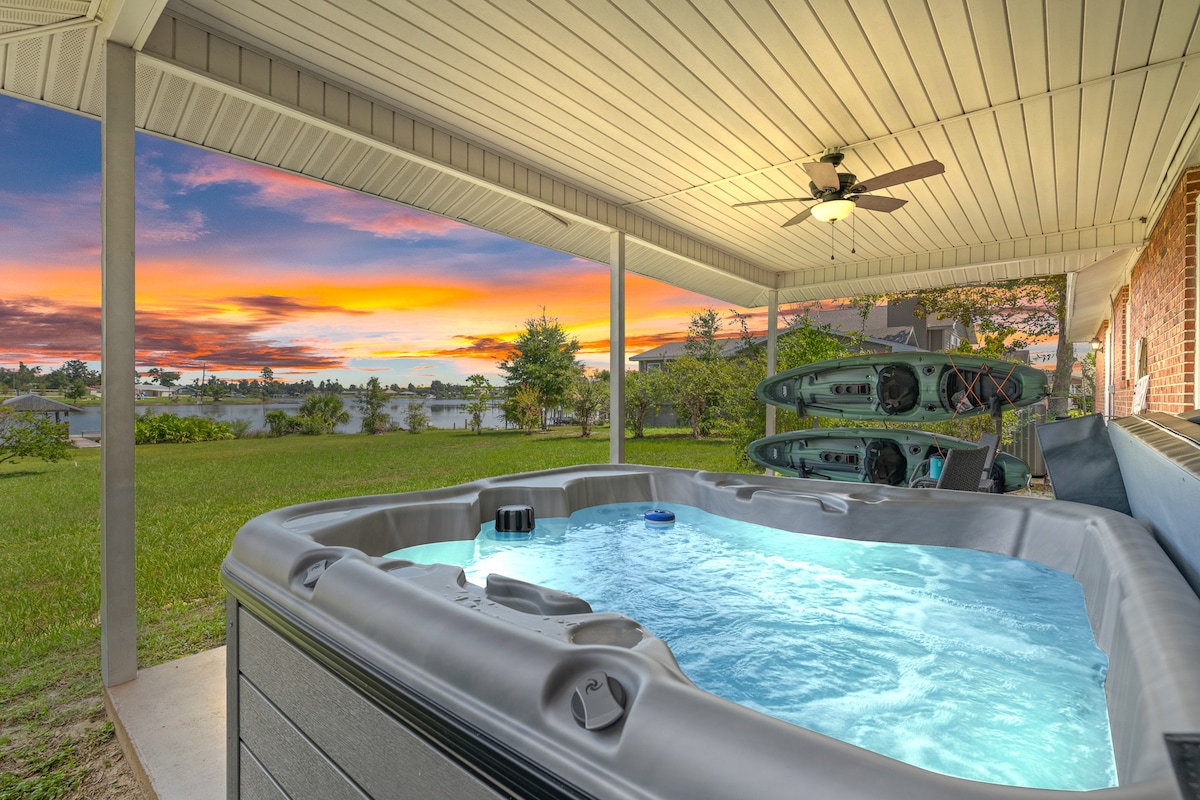 Bayfront House w/ Hot Tub! Private Dock & Kayaks!